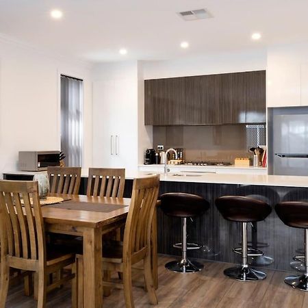 Luxury Home In Christies Beach With King Bed, Nbn, Netflix, 3Bed 2Bath 외부 사진