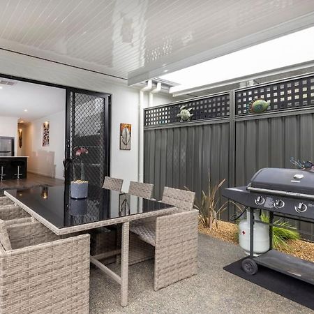 Luxury Home In Christies Beach With King Bed, Nbn, Netflix, 3Bed 2Bath 외부 사진