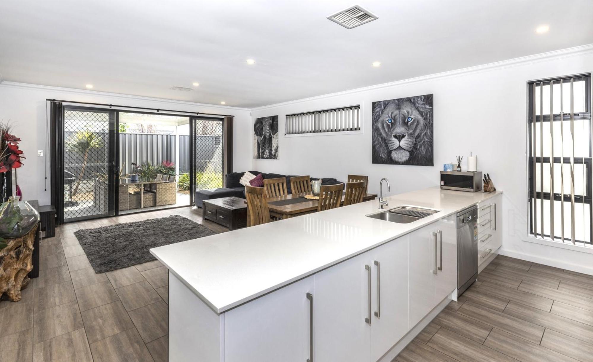 Luxury Home In Christies Beach With King Bed, Nbn, Netflix, 3Bed 2Bath 외부 사진
