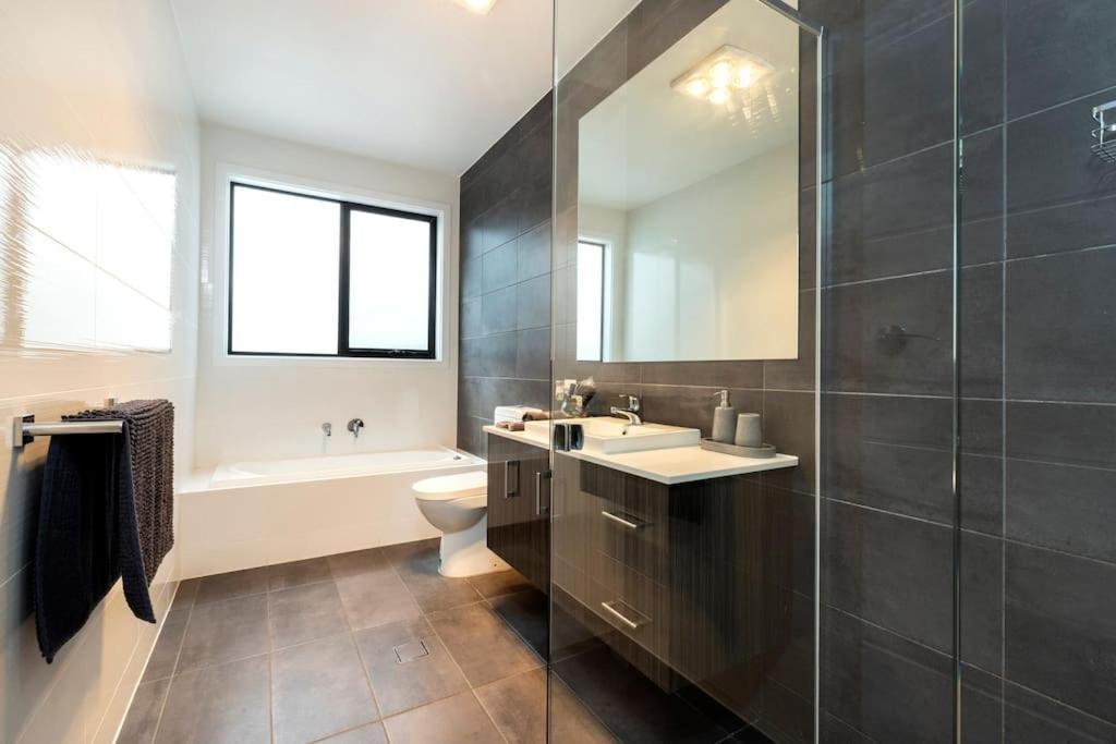 Luxury Home In Christies Beach With King Bed, Nbn, Netflix, 3Bed 2Bath 외부 사진