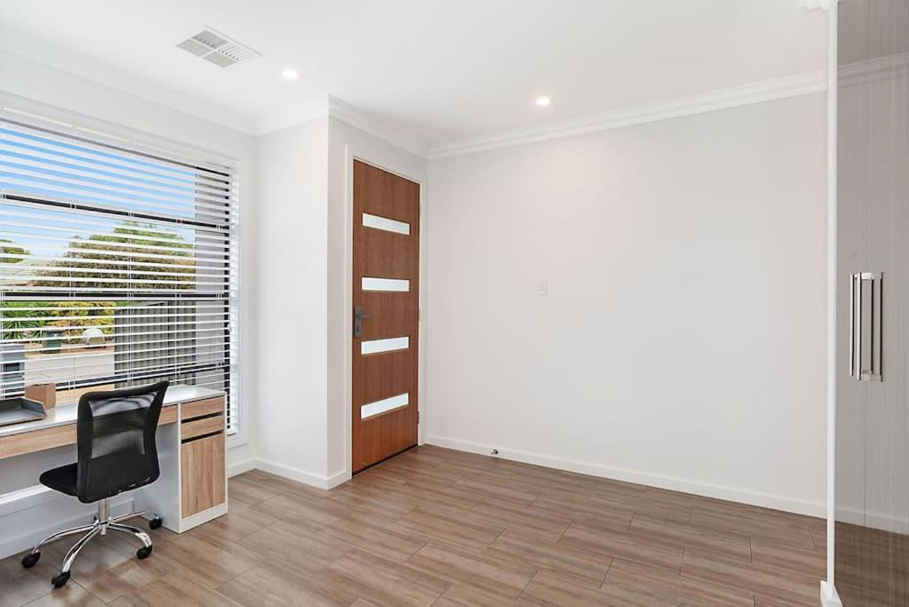 Luxury Home In Christies Beach With King Bed, Nbn, Netflix, 3Bed 2Bath 외부 사진