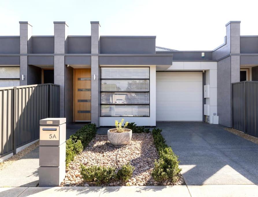 Luxury Home In Christies Beach With King Bed, Nbn, Netflix, 3Bed 2Bath 외부 사진