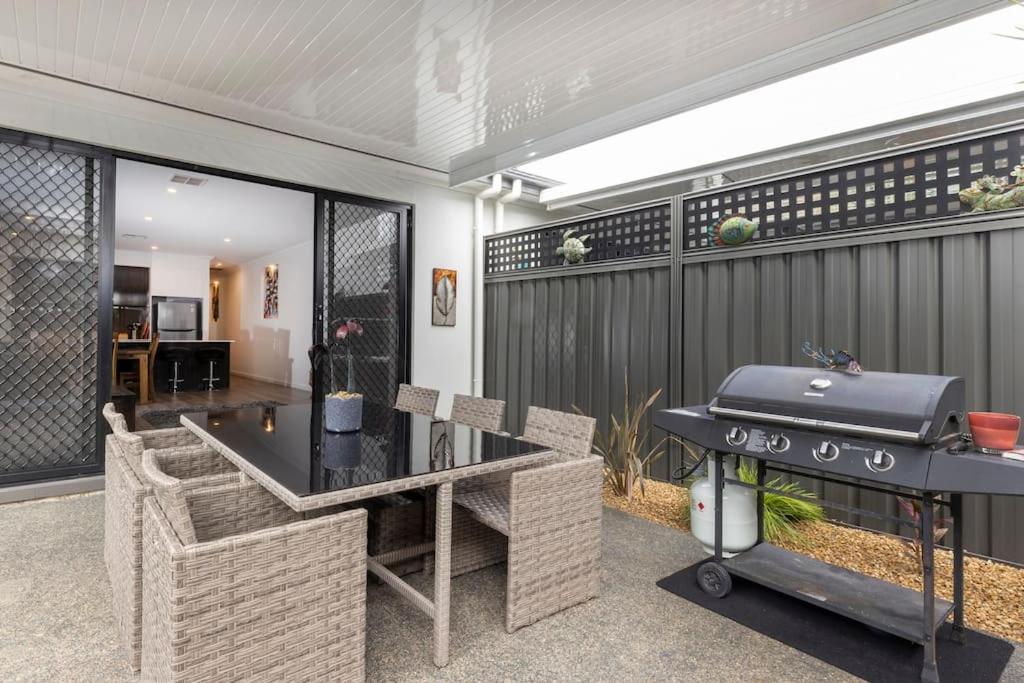 Luxury Home In Christies Beach With King Bed, Nbn, Netflix, 3Bed 2Bath 외부 사진